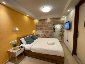 gorgeous studio , market location , stone house